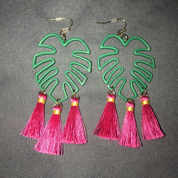 Charming Charlie Jewelry - NWOT tropical leaf earrings 🌴